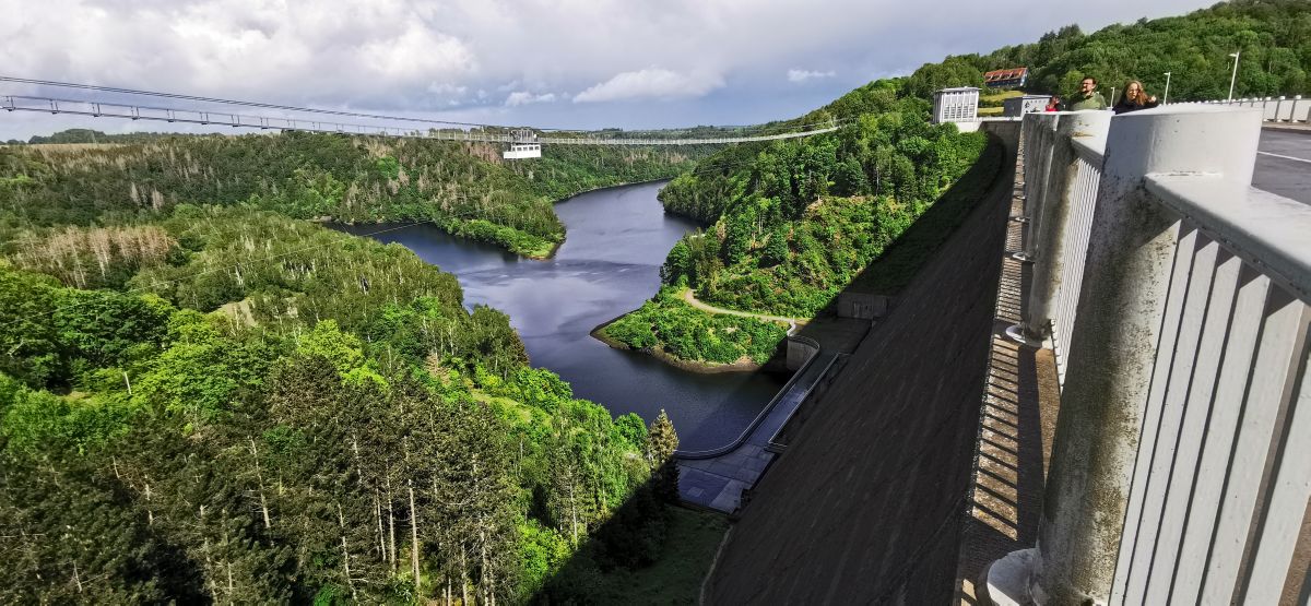 Die 105 Meter hohe Staumauer